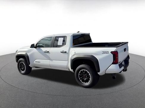 Used 2025 Toyota Tacoma TRD Off-Road AWD/4WD image 9