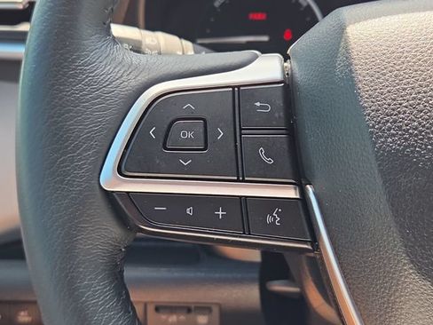 Used 2025 Toyota Sienna XLE w/ XLE Plus Package FWD image 25