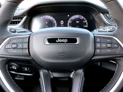 New 2025 Jeep Grand Cherokee L Laredo image 11