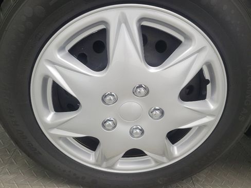 Used 2022 Nissan Kicks S image 31