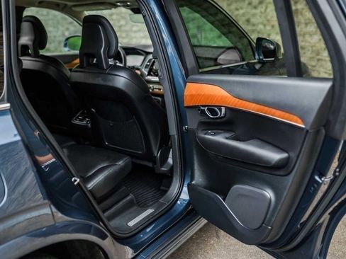 Used 2021 Volvo XC90 T6 Momentum w/ Protection Package image 16