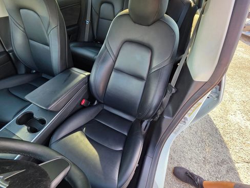 Used 2018 Tesla Model 3 Long Range image 10