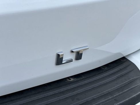 Used 2024 Chevrolet Suburban LT image 31