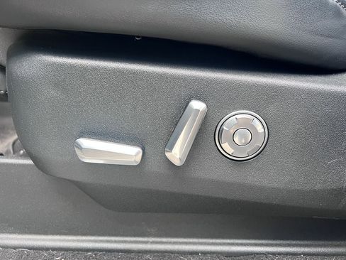 Used 2025 Lincoln Navigator L Reserve AWD/4WD image 17