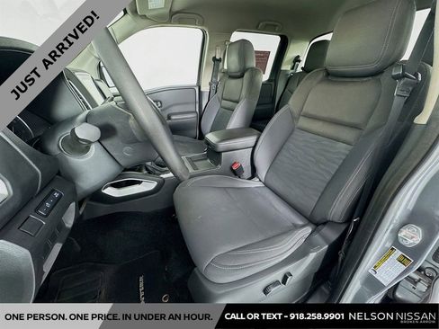 Used 2024 Nissan Frontier SV w/ Technology Package RWD image 19