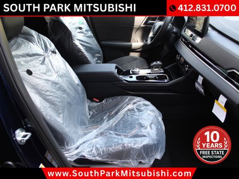 New 2025 Mitsubishi Outlander SE image 13