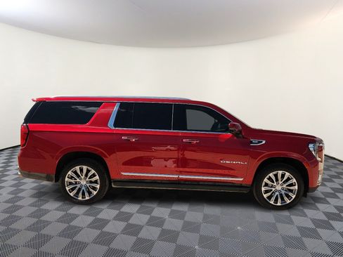Used 2021 GMC Yukon XL Denali w/ Denali Premium Package AWD/4WD image 5