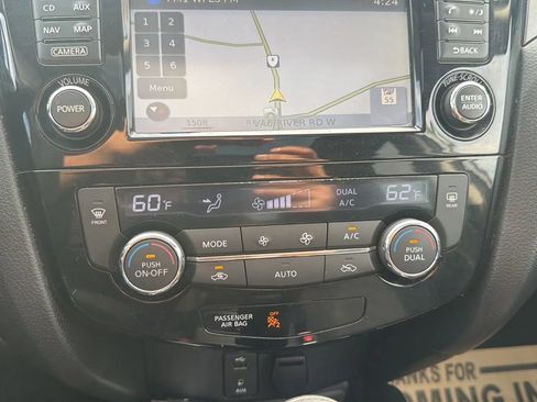Used 2014 Nissan Rogue SV w/ SV Premium Package AWD/4WD image 29