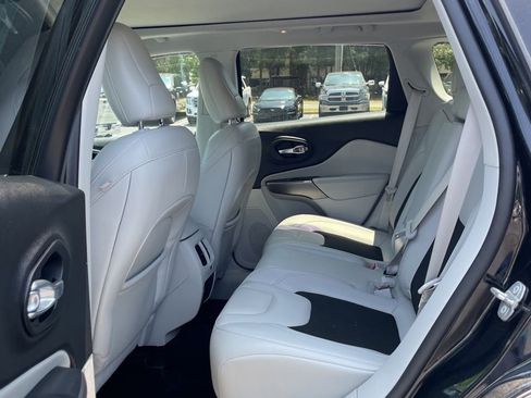 Used 2021 Jeep Cherokee Latitude Plus w/ Sun & Sound Group FWD image 13