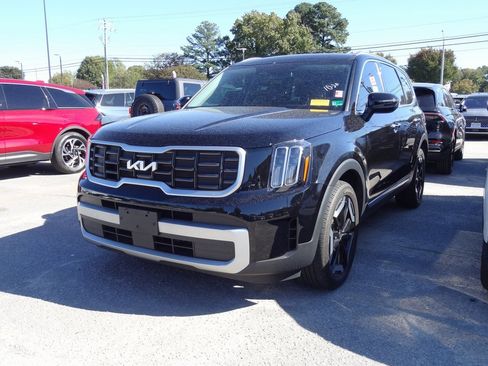 Used 2023 Kia Telluride S image 3