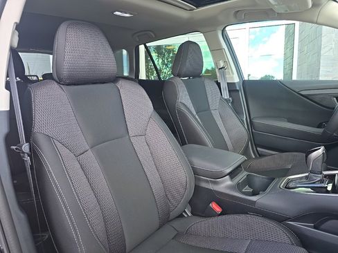 Used 2025 Subaru Outback Premium image 40