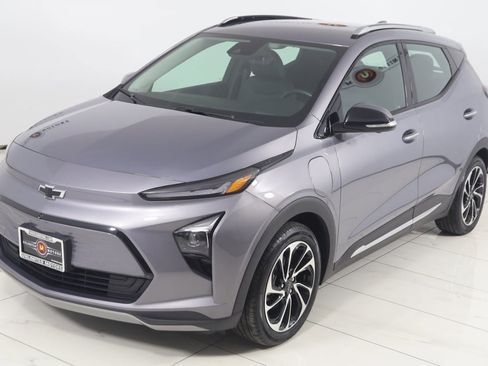 Used 2023 Chevrolet Bolt EUV Premier image 18