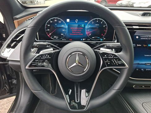 Used 2025 Mercedes-Benz E 350 4MATIC Sedan image 21