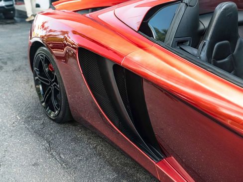 Used 2014 McLaren MP4-12C Spider RWD image 32