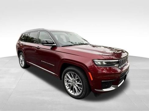 Used 2025 Jeep Grand Cherokee L Summit w/ Luxury Tech Group V AWD/4WD image 9