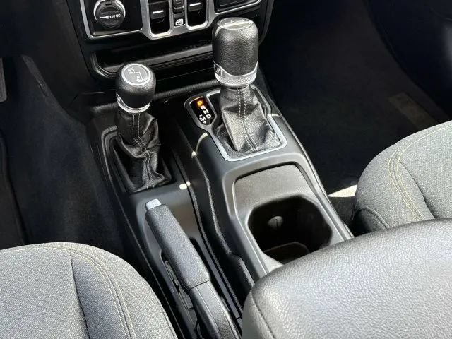 Used 2025 Jeep Wrangler Unlimited Sport AWD/4WD image 19