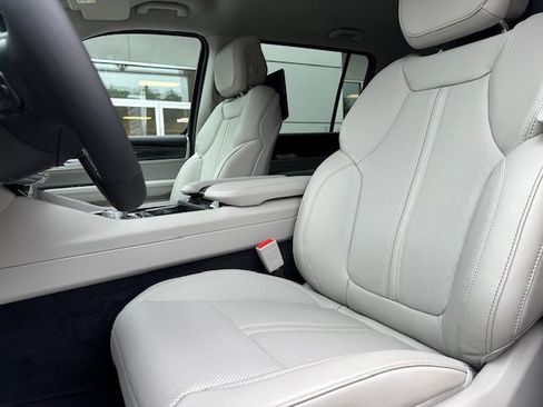 New 2024 Jeep Wagoneer L Base w/ Rear Seat Video Group 1 image 12