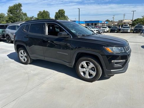 Used 2018 Jeep Compass Latitude AWD/4WD image 15