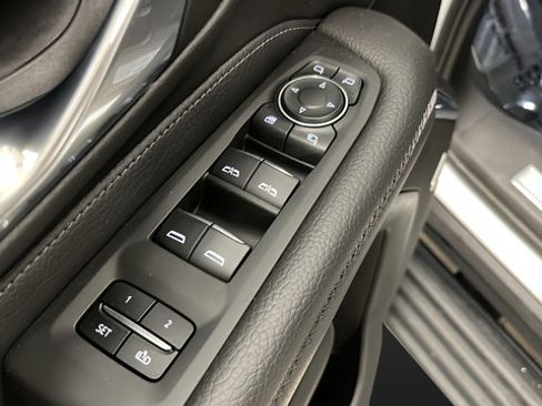Used 2023 GMC Yukon Denali AWD/4WD image 21