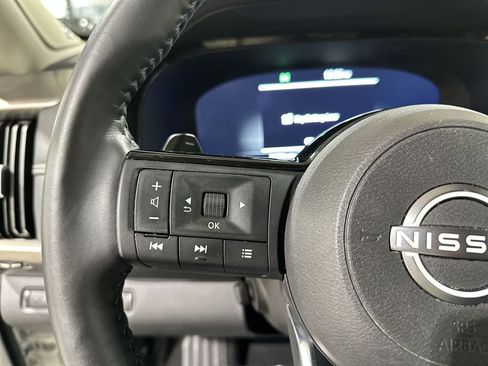 Used 2024 Nissan Pathfinder Platinum image 32