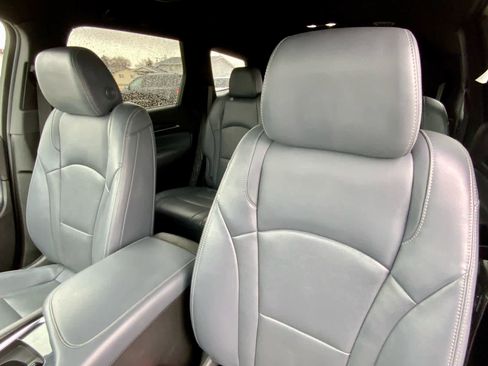 Used 2022 Buick Enclave Premium AWD/4WD image 26