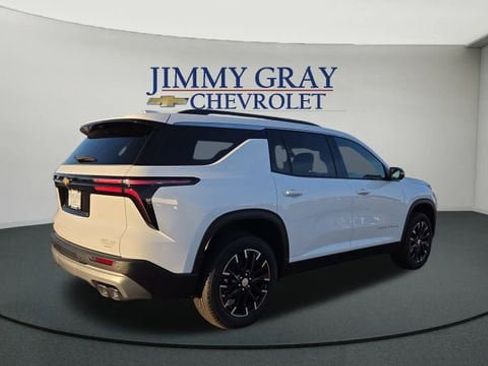 New 2026 Chevrolet Traverse LT image 3