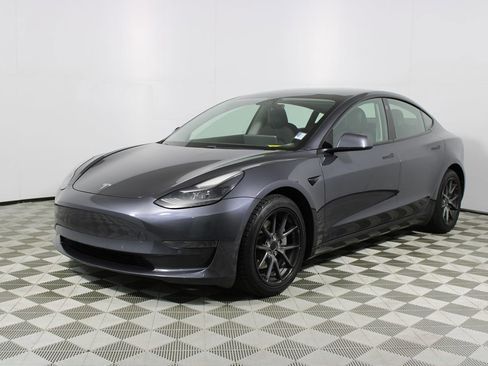 Used 2021 Tesla Model 3 Standard Range Plus image 3