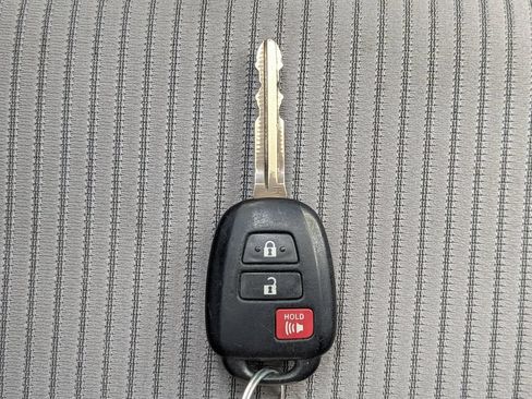 Used 2014 Toyota RAV4 XLE FWD image 31