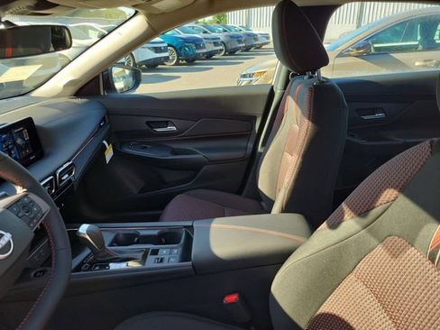 New 2026 Nissan Sentra SR w/ Floor Mat Package FWD image 8