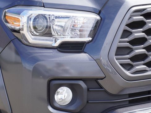 Used 2022 Toyota Tacoma TRD Sport w/ Technology Package AWD/4WD image 3
