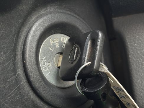 Used 2020 Nissan NV200 S FWD image 23