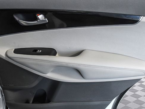 Used 2019 Kia Sorento SX image 27