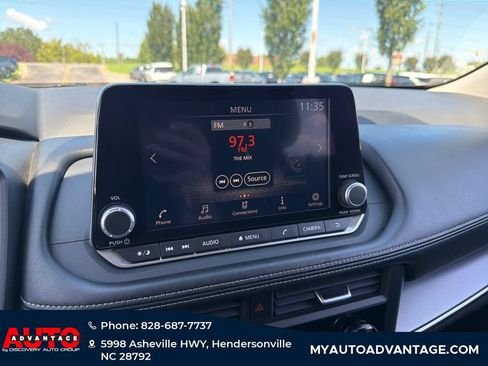 Used 2025 Nissan Rogue SV AWD/4WD image 15