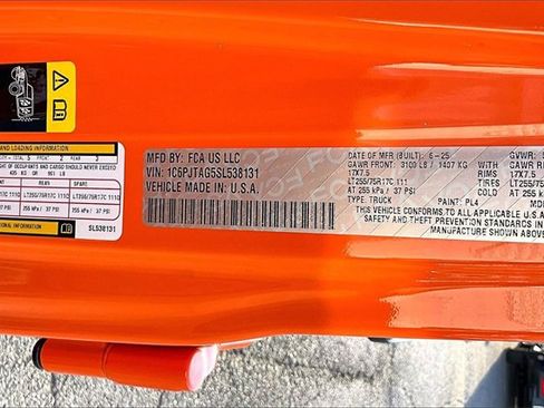 Used 2025 Jeep Gladiator Sport image 16