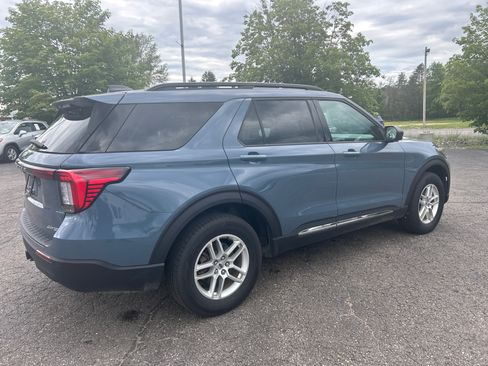 Used 2025 Ford Explorer Active AWD/4WD image 3