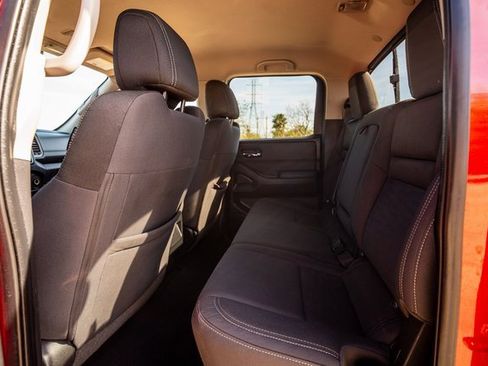 Used 2022 Nissan Frontier SV image 9