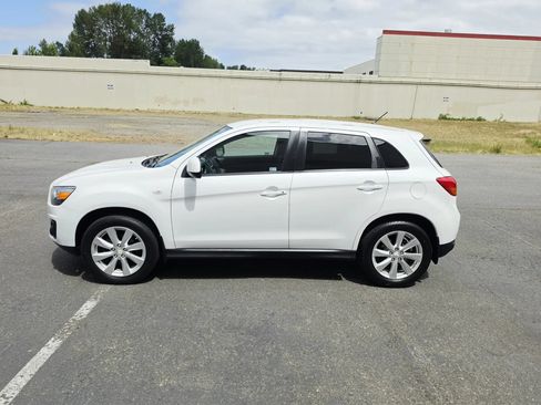 Used 2013 Mitsubishi Outlander Sport ES FWD image 2