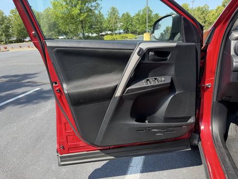 Used 2017 Toyota RAV4 LE w/ Carpet Mat Package FWD image 11