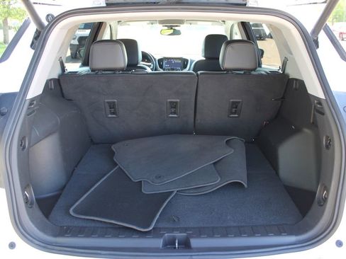 Used 2023 GMC Terrain SLT AWD/4WD image 7