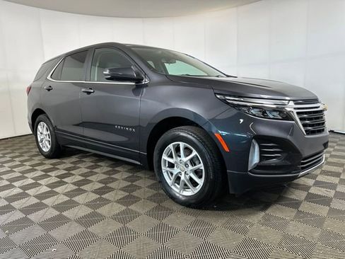 Used 2023 Chevrolet Equinox LT image 2