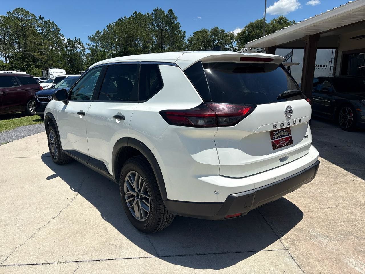 Used 2024 Nissan Rogue S AWD/4WD image 7
