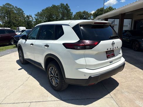 Used 2024 Nissan Rogue S AWD/4WD image 7