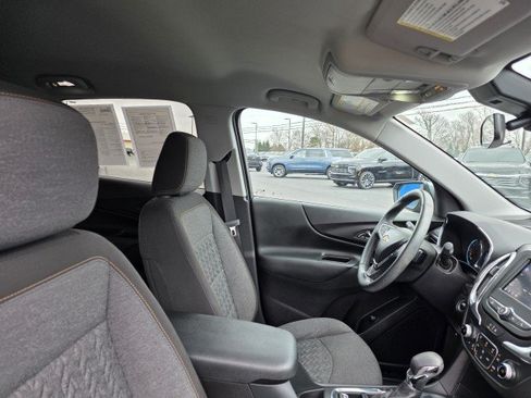 Used 2024 Chevrolet Equinox LT w/ LPO, Floor Liner Package FWD image 18