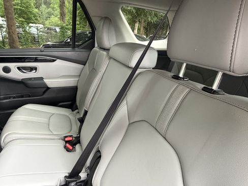 Used 2023 Honda Pilot Touring image 32