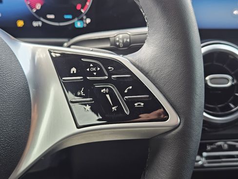 Used 2026 Mercedes-Benz GLB 250 image 28