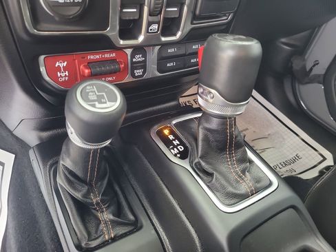 Used 2022 Jeep Wrangler Unlimited Rubicon w/ Xtreme Recon 35" Tire Package image 19