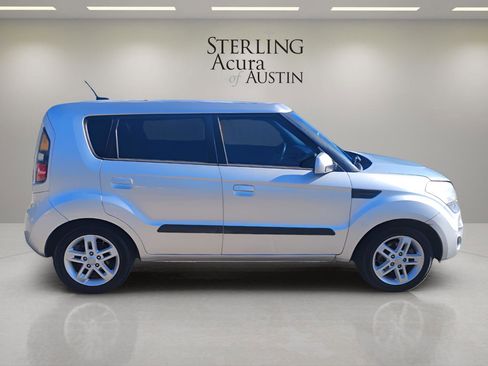Used 2010 Kia Soul + image 4