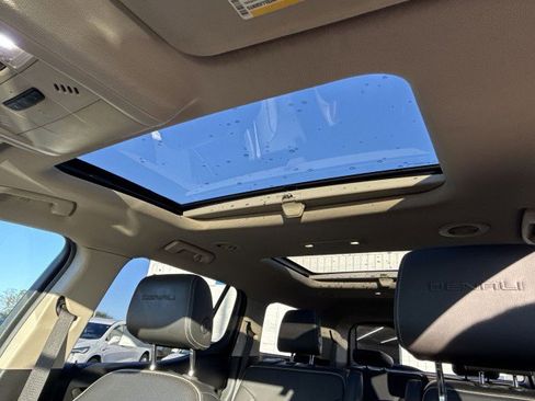 Used 2018 GMC Acadia Denali w/ Technology Package image 16