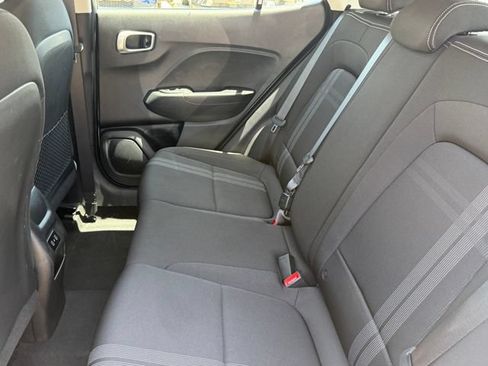 Used 2025 Hyundai Venue SEL FWD image 27
