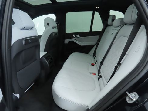 Used 2026 BMW X5 sDrive40i w/ M Sport Package image 24